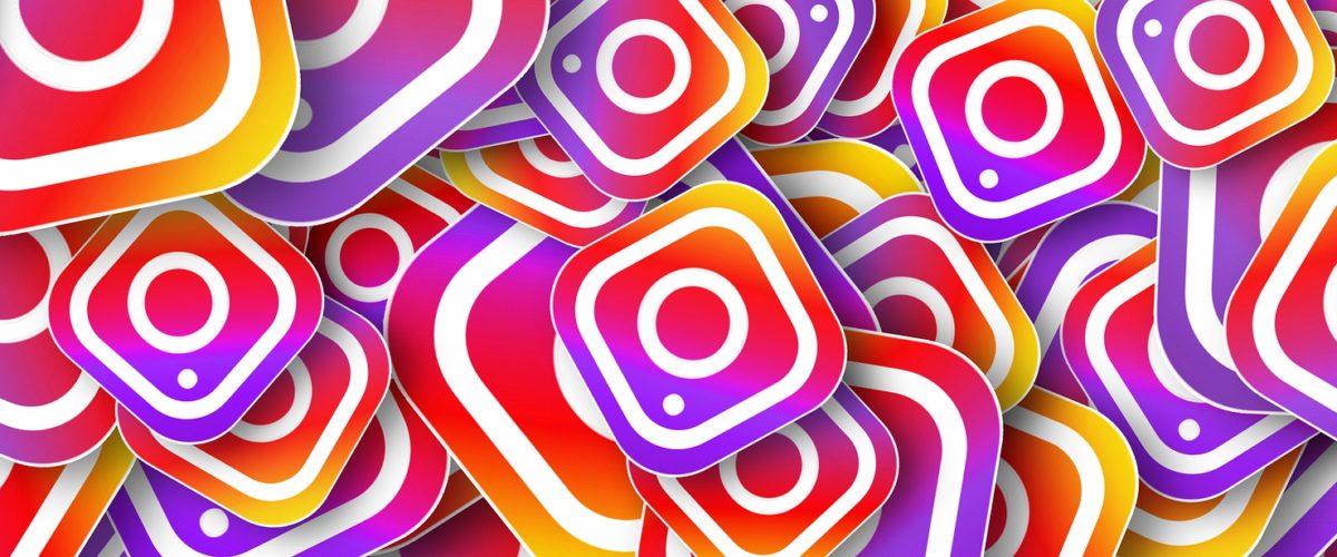 Pile of Instagram logos
